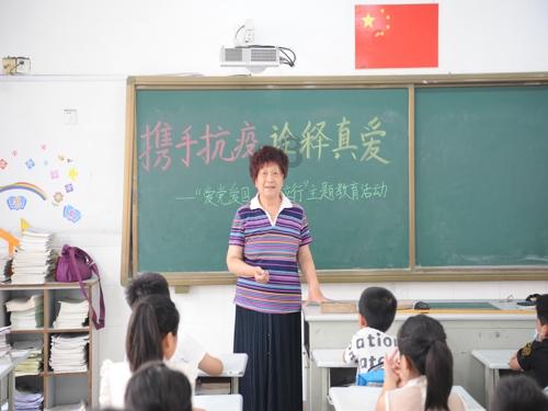 早上起来舌头表面一层白白的东西是什么游戏画面