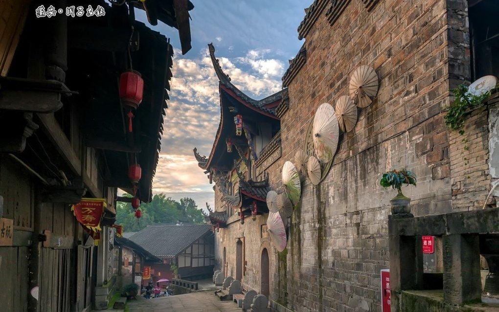 去看电影《决战中途岛》，旁边一对情侣的对话，让我陷入了悲伤
